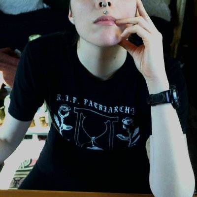 neurodivergent crip witch, genderless themme, student of UX. they/he.