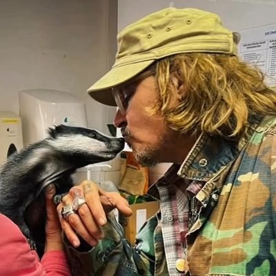 depp_diary63's profile picture. Depphead since '03 // Saw Hollywood Vampires 7.14.16 // My Instagram linked below