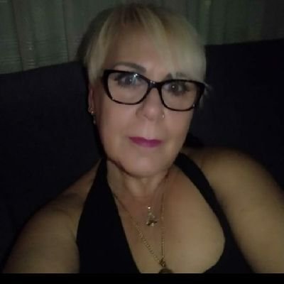 Amo la vida que elegí ..❤️mi risa mi humor y a todas las personas que están en ella y llegare donde deba llegar ! Aa y el baile latino y relajarme pintando