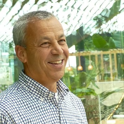 Fan van de enthousiaste Klant en medewerker, specialist in Klanthousiasme en Verleuken. Schrijver van 4 succesvolle boeken. Presentator en inspirator!