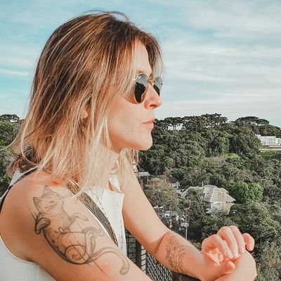 thaiscza's profile picture. Tenho uma queda por café e coisas milimetricamente simétricas.