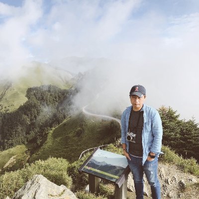 A Hardware Designer.
AC/DC Power, Consumer Electronics.
A Private Chef.
French cooking, Western-style food
A Freelance Photographer.
Recording beautiful momen