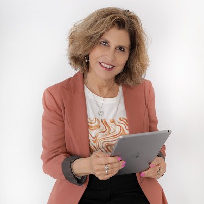 ראש התכנית לתואר שני M.Ed
בטכנולוגיה בחינוך במכללת סמינר הקיבוצים.
חוקרת ומרצה בתחום יישומים טכנולוגיים בלמידה ותפקודים ניהוליים לאנשים עם הפרעות בקשב ובלמידה