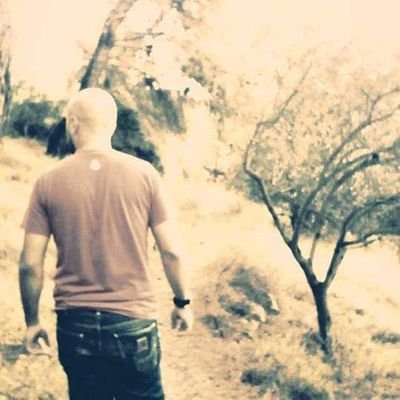 mitsquasar's profile picture. Δε χρωσταω πουθενα.
Δεν τα παιρνω απο πουθενα.
Τους βριζω ολους.
Με το γαντι.
Ή και χωρις.
Μιλαω και με μιμιδια.