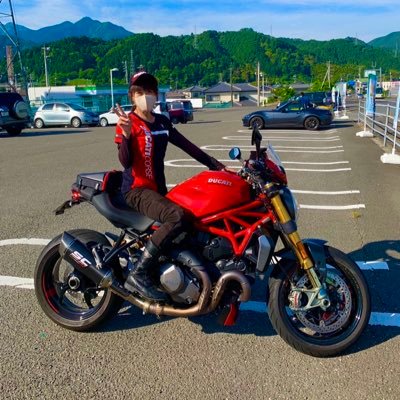 🚘#エボX。 旦那#panigale899。🇮🇹私#monster1200s。長女#ninja250。次女#AE86#NSR50。基本四国内をブラブラ💁‍♀️✨#ドゥカティいいじゃん#夫婦ライダー#母娘ライダー。今は50代のオバチャン😁#多発性嚢胞腎もち