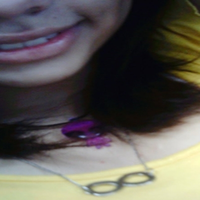 ,Sorrio com facilidade,me apaixono com facilidade sofro com facilidade. 
skype : gabys_souzah