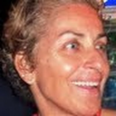 Κι αὐτό ἀκόμη τὀ σκαλί τὀ πρώτο,
πολύ από τον κοινό τὸν κόσμο ἀπέχει.
......πρέπει με το δικαίωμά σου νἇσαι πολίτης
εἰς τῶν ἰδεῶν τὴν Πόλη. ΚΑΒΑΦΗΣ