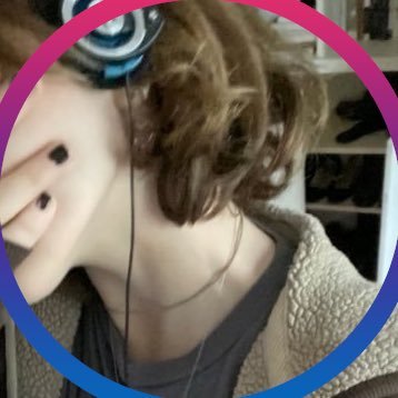 phhIomI's profile picture. ★ harry is my friend