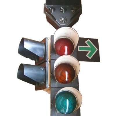 Traffic light fan and collector from Dresden, Germany.  I'm interested in traffic engineering and the story behind it.  Everything about me at https://t.co/e2RAwU5w4d