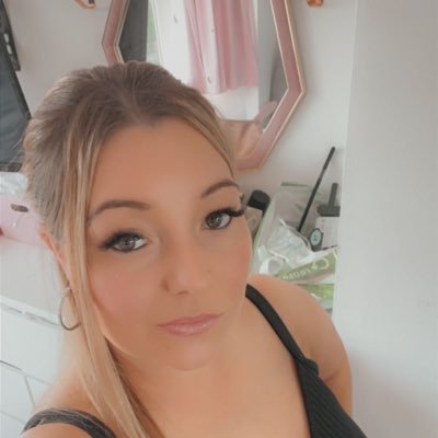 louise54809004's profile picture. 