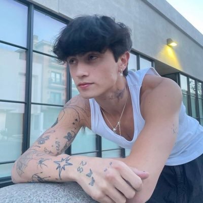 coopvlg's profile picture. hot girls are team nessa