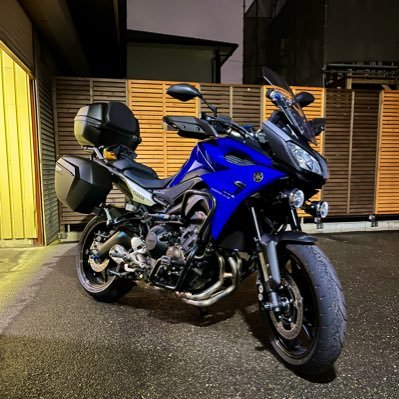 バイク好き、といっても忙しくてなかなか乗れない😭降水確率30%で乗る気が萎える弱虫😝ソロで気ままに走るのが好きだが実は寂しい😔