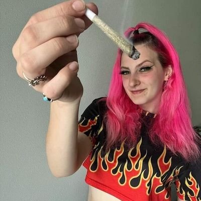 Real life pixie💨💨 Cannabis enthusiastic ❣️ legal cultivator 🍃 Self taught mycologist 🌱