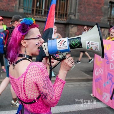 Anarchapedał, feminista, zielony anarchista, członek grup @Inicjatywa8M @neutratywy i Akcji Lokatorskiej. Mam dom tymczasowy dla kotów. Projektuję wlepki.