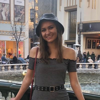 jess_benda's profile picture. copy editor | csuf '23 | past: editorial @disney features @latimes EIC @thedailytitan fellow @nbcuacademy | emt on off days