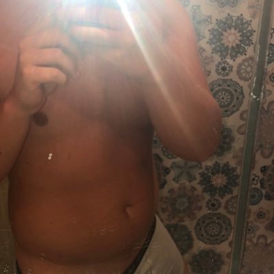 Just a young guy make some naughty content pm me anytime 🤤😉.   Snapchat@chris2022260