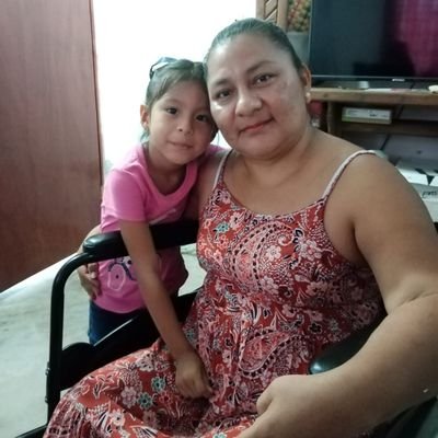 Soy alegre, y sencilla, me gusta servir y aprender de los errores. no trabajo estoy discapacitada, amo a mi familia.