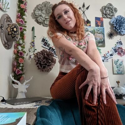 Luna_Schmoona's profile picture. Lost in the cloud realm with no escape.