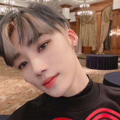 chanheehourly's profile picture. — For #뉴