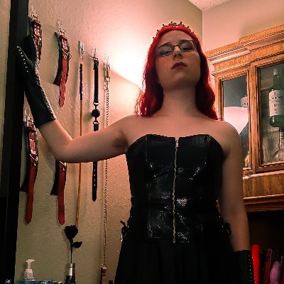 Sacramento based Pro Domme, #findomme, sex geek, witch, and artist. Geeky goth girl with a #femdom dark streak. 24/7 lifestyle #BDSM Player.