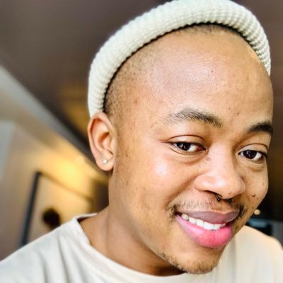 Traveller ✈️ 🌍 Lover ❤️ Friendly 👩🏽🤝👨🏾👨🏽🤝👨🏼 - South African 🇿🇦