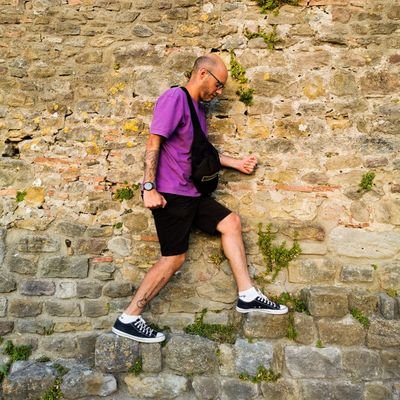 Parodista. Muteante. Antes ponía muchos gifs. ¯\_(ツ)_/¯