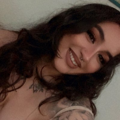 meelony___'s profile picture. 🌙✨