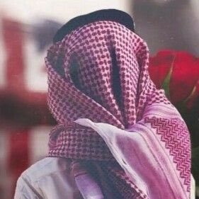 أحب الصالحين ولست منهم فلا تظن بي خيراً فأخذلك ولا تظن بي شراً فتظلمني ، فقط ادعوا لي بالهداية..