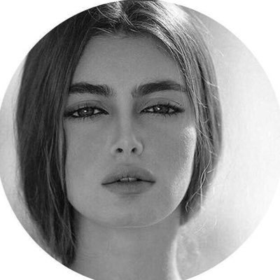 أتسائل كثيرا ,لمَ الحُزن دائما ,يأخذ أكثر مما يَحتاج مِني ؟