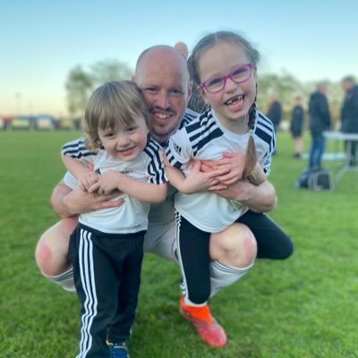 Love my family and my football.... add in some golf, running and spending time with friends and that's me summed up