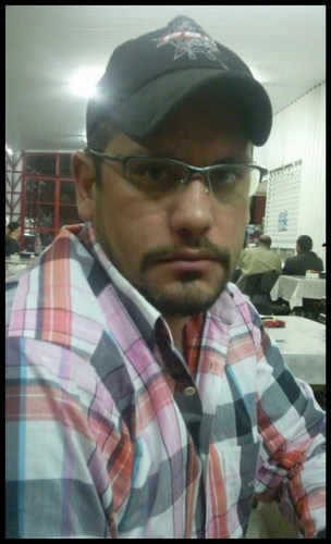 Sou como você me vê.
Posso ser leve como uma brisa ou forte como uma ventania,
Depende de quando e como você me vê passar.