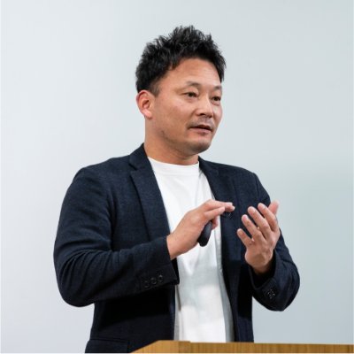 仕事：トリドールホールディングス 執行役員 CMO　兼　丸亀製麺 取締役 マーケティング本部長

経歴：コナミスポーツ・サザビーリーグなどの事業会社でマーケティング責任者を歴任。早稲田大学大学院商学研究科MBA

故郷：戦国大名真田氏発祥の地/長野県上田市

テニス：都市対抗出場・都民大会出場・調布市民大会優勝など