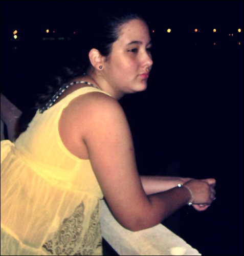 Sou uma garota normal, as vezes preguiçosa, e entediada. Tenho medo, me sinto ignorada. Me sinto feliz, e me sinto boba.