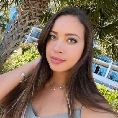 sophiemysticway's profile picture. 𝗘𝘁𝗲𝗿𝗻𝗮𝗹 𝗼𝗽𝘁𝗶𝗺𝗶𝘀𝘁, 𝗻𝗼𝗺𝗮𝗱𝗶𝗰 𝗮𝗿𝘁𝗶𝘀𝘁 & 𝘀𝗲𝗻𝘀𝘂𝗮𝗹𝗶𝘀𝘁 🤍