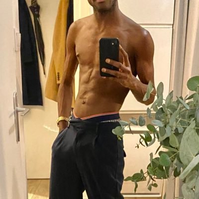 Twink versa more bot 🔞🥵 il y a un début à tout . I’m finally on Twitter