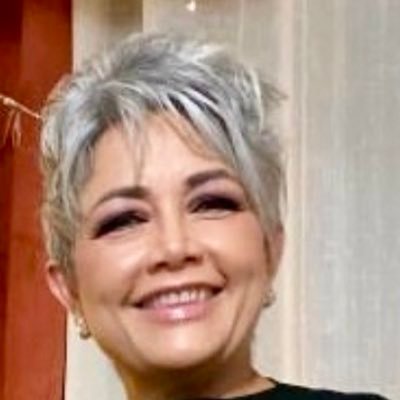soñadora de profesión !! Enamorada de la vida !! amante del trabajo bien hecho !! Dios y mi familia lo más importante !!