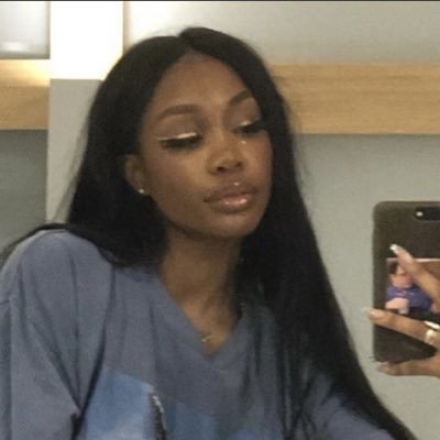 that one hoe on twitter who don't play about shawngela