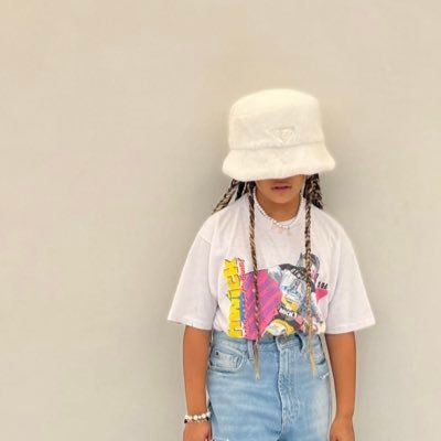 hellhathnomoe's profile picture. ba da bim, ba da bom.