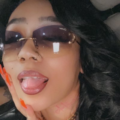Cincinnati 📍 Story Wrote ✍🏽 Evah & Evayah Mommy 👩👧👧 Filipino| 💕 IG: Iamerickaa._ 🧚🏾