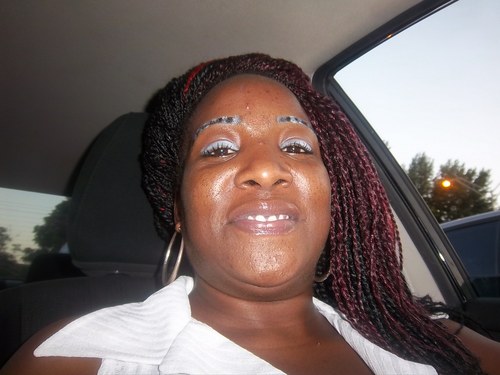 Iam a single attracted woman!Speak my mind @ any giving time!I love 2 have fun and meet new ppl.Only god can judge me!Holla @ ur girl!