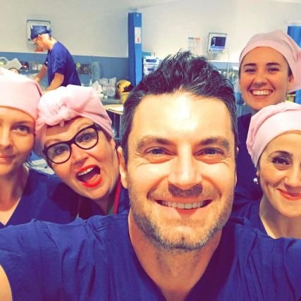 Stolt pappa till en dotter ❤ Ortopedisk kirurg läkare 👨⚕️ Jag älskar musik, att resa och titta på film🏷📍 En bra och ärlig man❣👨 🇧🇪🇻🇳🇹🇷🇸🇹🇷🇸🇹🇷🇸