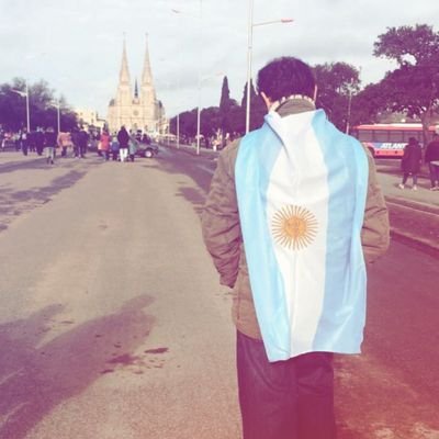 Ing. Agrónomo ( UBA).  Clase 61.
Nací en Wisconsin ( USA), crecí en Ciudad de Bs As, vivo en  Lincoln (B).
🇦🇷🇺🇲