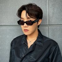 hobi, a milf boyfriend(@everythingsnows) 's Twitter Profile Photo