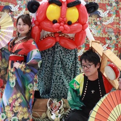 新潟県を拠点に活動するお祝いパフォーマンス集団です。マジックショーやバラエティショーなど様々な仕掛けでアトラクションを演出します。