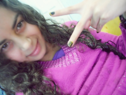 Feliz ou triste estou sempre sorrindo. Bem ou mal, minha resposta sempre é estou bem. Minha vida é assim.. E sempre vai ser assim :}