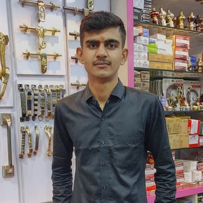 Ashok17_9's profile picture. Happy😊