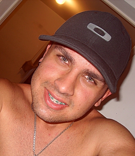 - 20 anos, Corinthiano, do signo de Sagitario, Enquanto uns buscam perfeição, eu só procuro felicidade...