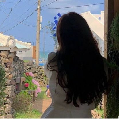 Zamanı kokutanlar mürteci diyor bana yükseldik sanıyorlar alçaldıkça tabana.