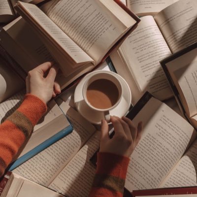 BOOK (and coffee) LOVER📚 hii I’m gonna tweet here about books so welcome to my book world … 🤍🤍