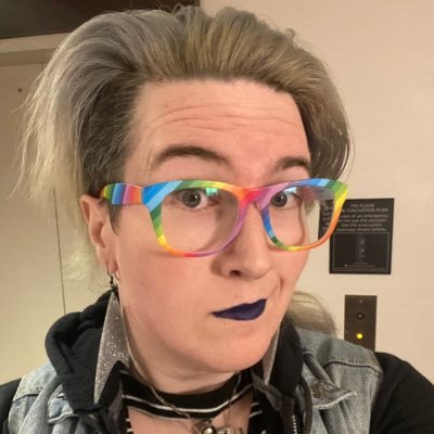 queer audio goblin - doer of gay star trek things - human bulldozer (they/them)